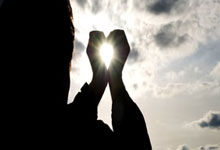 国抵达巴林:首发阵容浮出水面 目标至少拿一分.